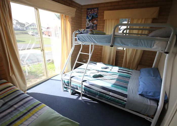 Acacia Snowy Motel
